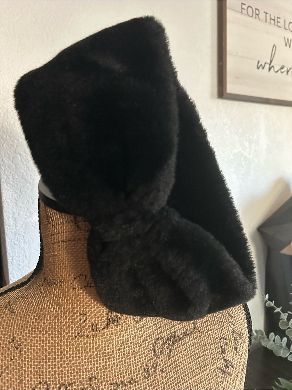 CAROLINA AMATO Black Faux Fur Ear-Wrap head band - Women Accessories